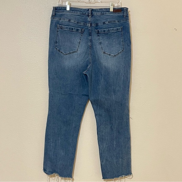 Blank NYC The Madison High Rise Crop Distressed Straight Leg Jeans Size 32 - Picture 2 of 11